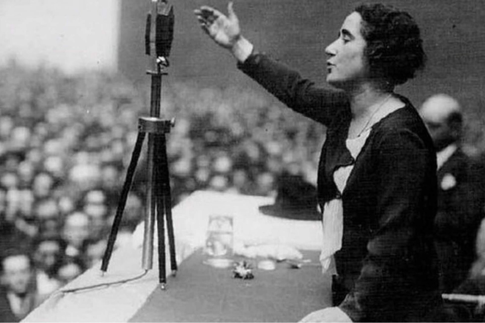 Imagen histórica para el paseo Mujeres del siglo XX